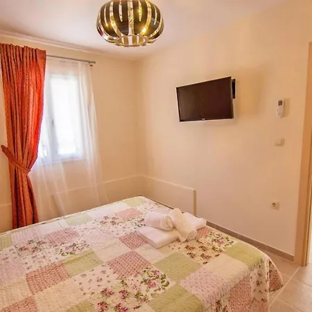 Elpida At Minies Villa *