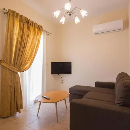 Villa Elpida At Minies