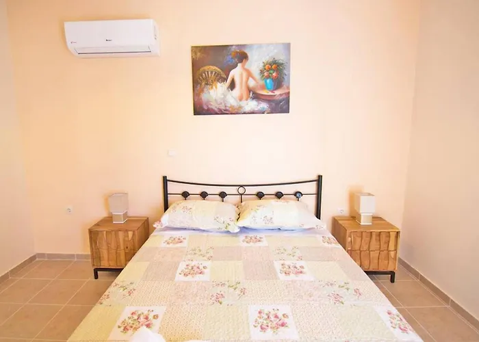 Villa Elpida At Minies *