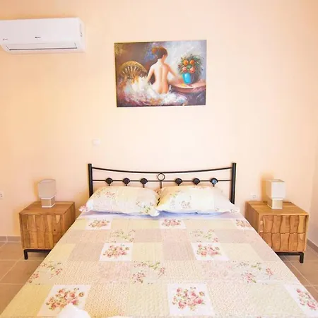 Villa Elpida At Minies *