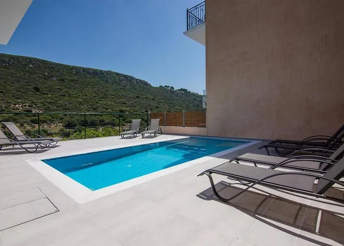 Willa Elpida At Minies *