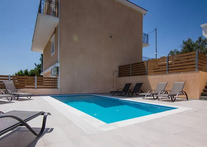 Willa Elpida At Minies *