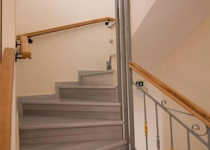 Elpida At Minies Minia